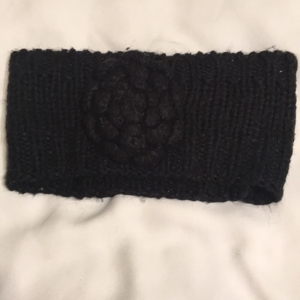 Black kitted ear warmer with a flower detail
